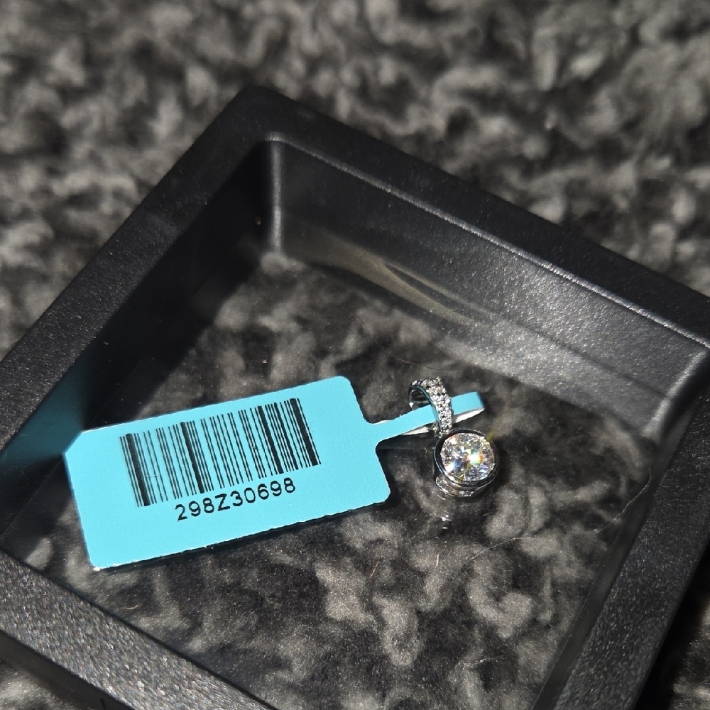Elegant Silver Pendant with Moissanite Gemstone ( Test Like A Diamond)